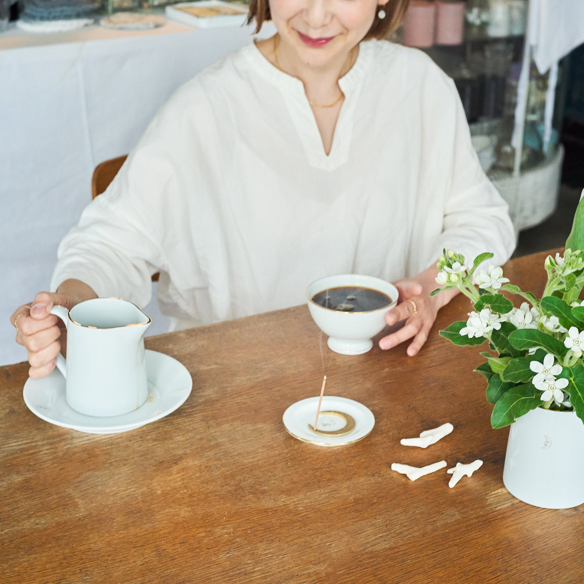 MOON mica takahashi COFFEE SALON ガラスオブジェ MOON mica takahashi COFFEE SALON – TOKYO KODO